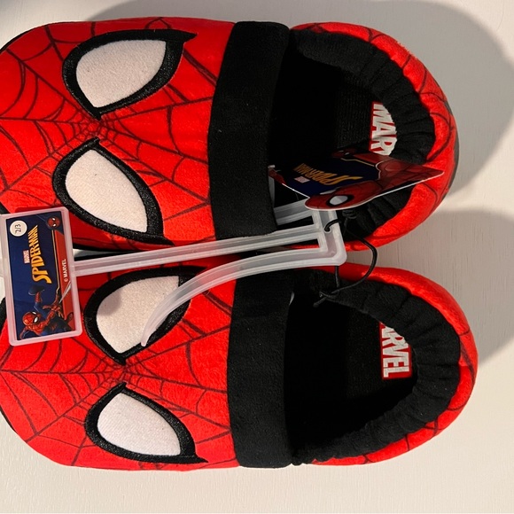 🎈🎈NWT SPIDER-MAN SLIPPERS - Picture 3 of 4